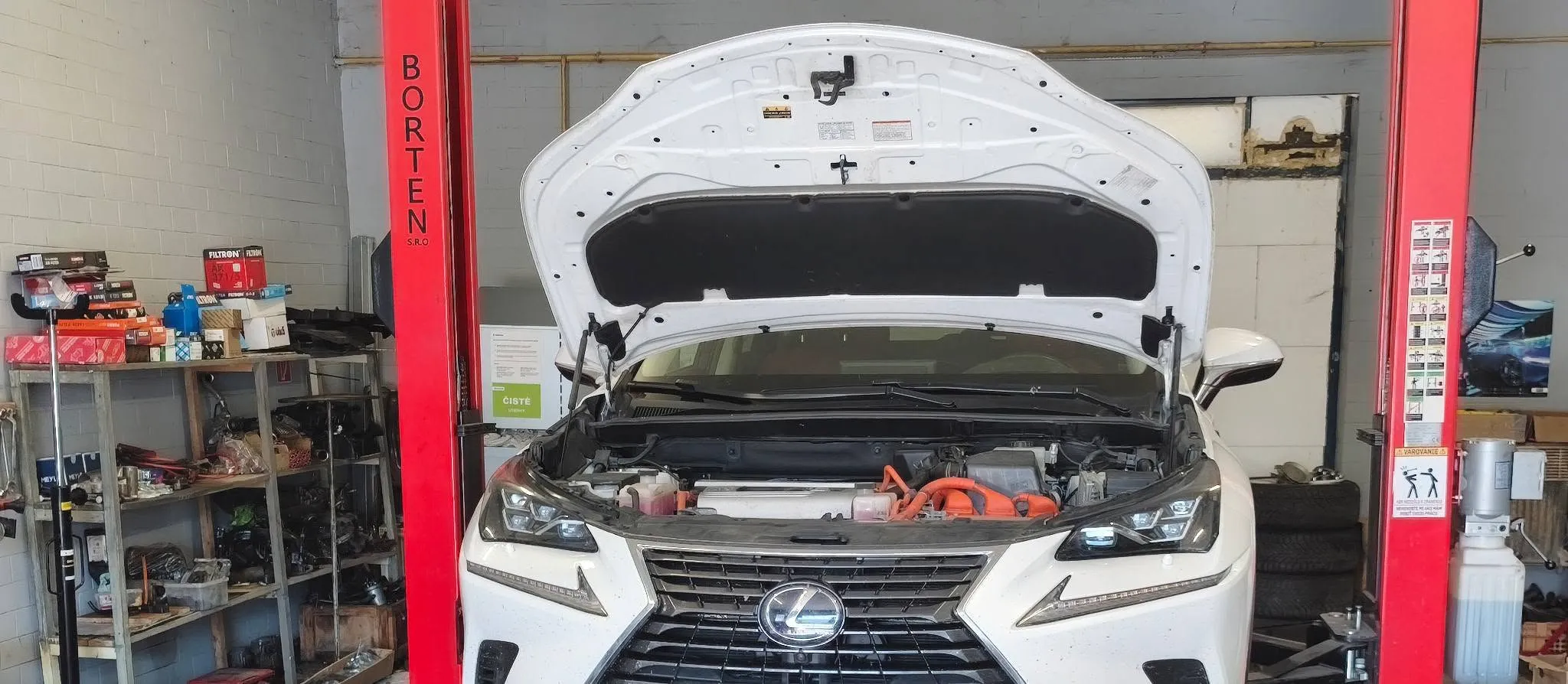 Autoservis Levice - Servis vozidiel na zdviháku